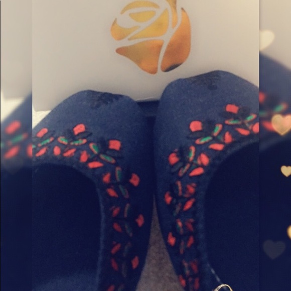 Handmade Denim rose embroidery flats shoes 8 jutti - Picture 9 of 12